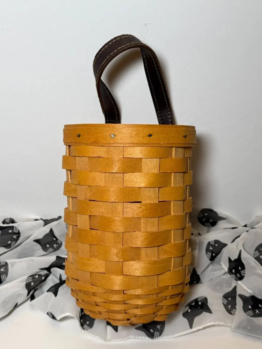 2001 Unused Small Gatehouse Longaberger Basket Handwoven Leather Loop 11751